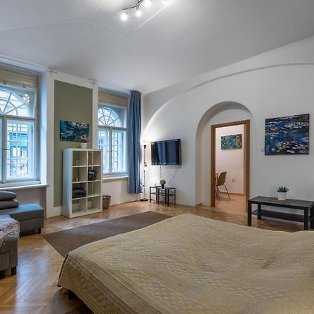 Spacious 3 Bedroom Apartment In The Heart Of Praga Exterior foto